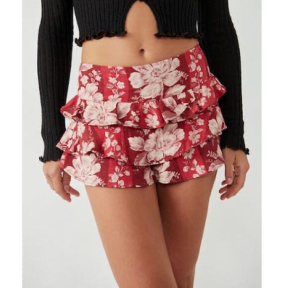 NWT Free People Days Gone By Tiered Shorts Linen Blend Red Floral Size Medium - Picture 1 of 7